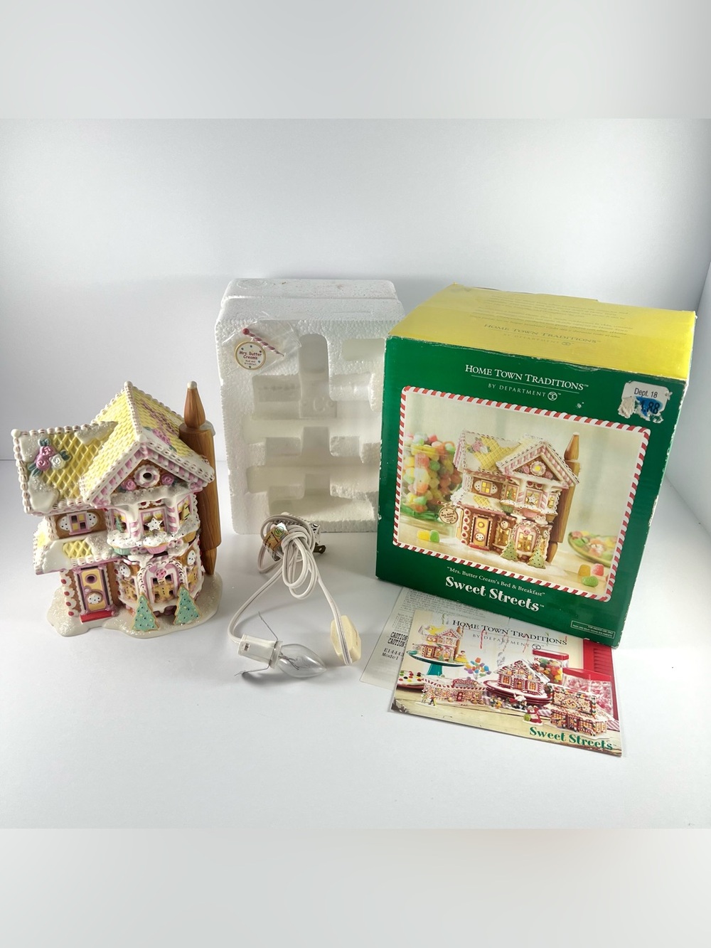 Dept 56 Sweet Streets Mrs Butter Cream's Bed & Breakfast Christmas Village